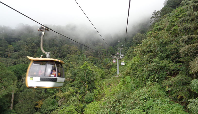 sky-way-cable-car-genting-highlands-malaysia